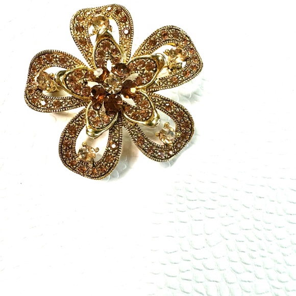 Jewelry - Vintage Art Deco brooch